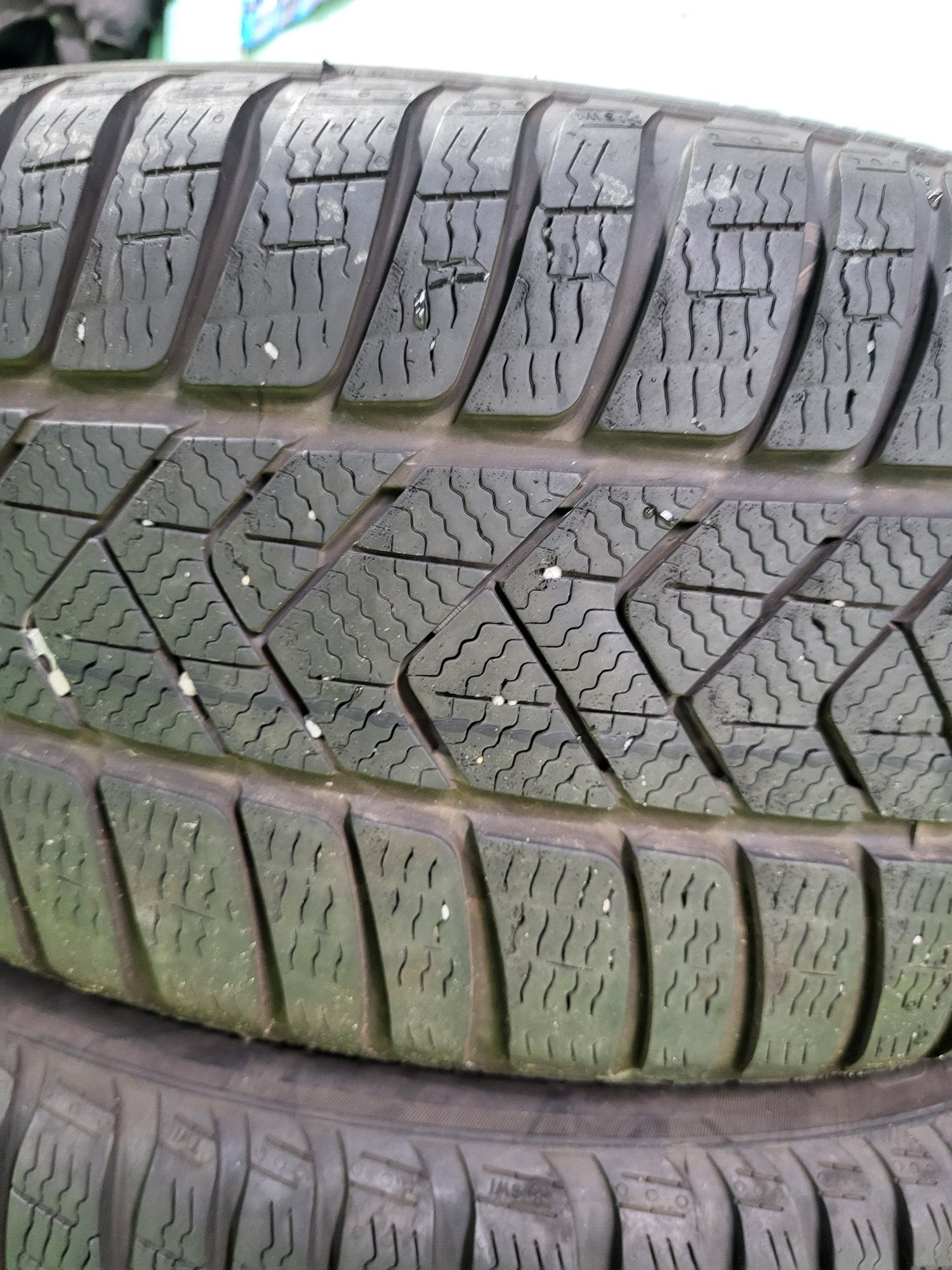 2 бр зимни 245/45/18 Pirelli