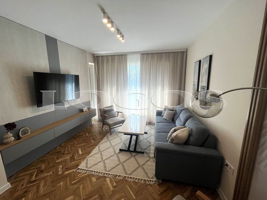 Дава се под наем Тристаен апартамент в Варна, Червен площад - 102 кв.м за 1150 € - Снимка #1