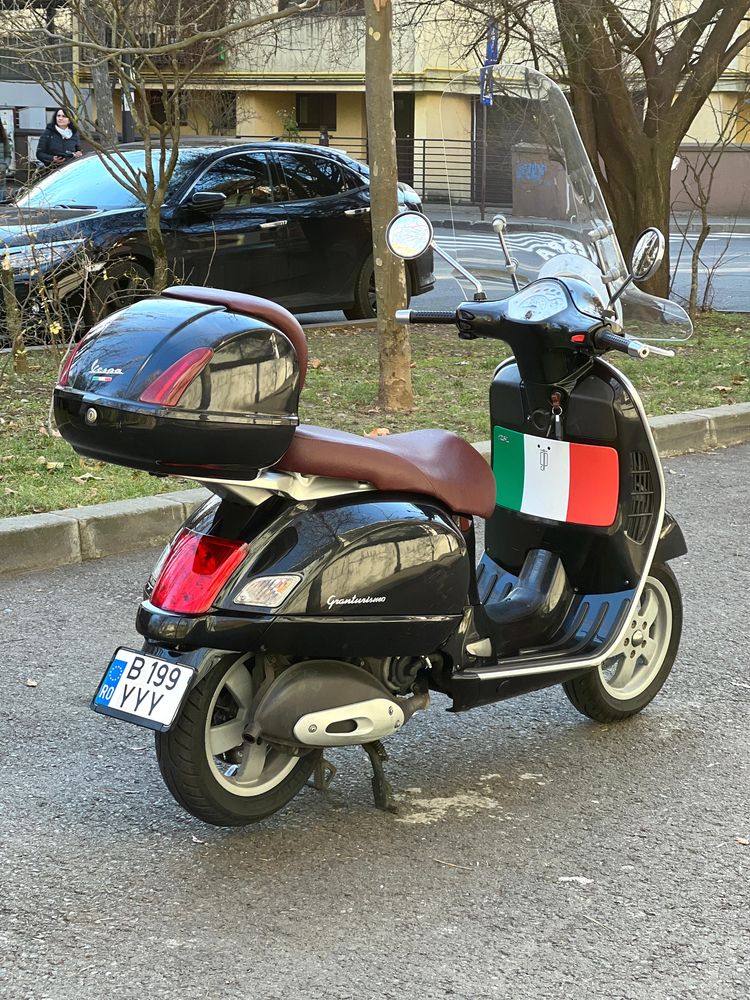 Piaggio Vespa GTS 125