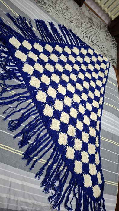 Продаётся большой шаль ручная работа