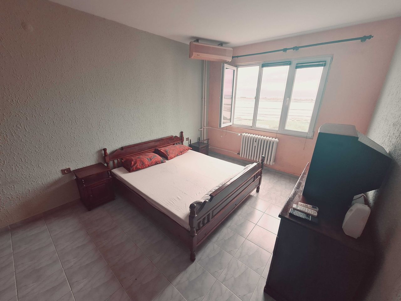 Дава се под наем Двустаен апартамент в Бургас, Зорница - 60 кв.м за 204 € - Снимка #4