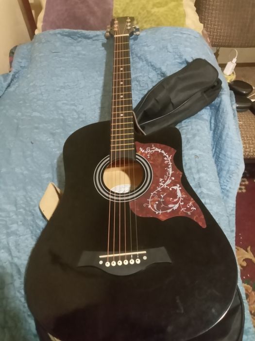 Гитара акустическая