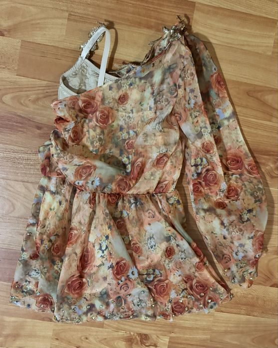 Costum de balet dans liric contemporan