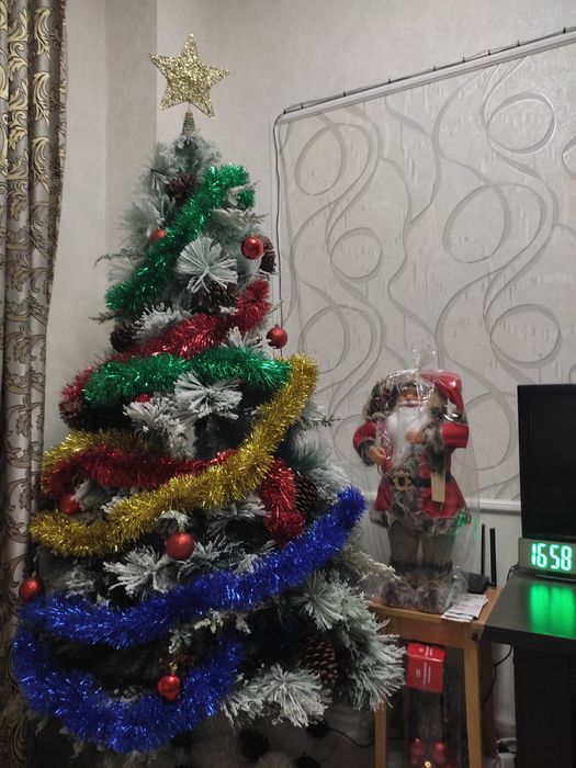 Срочно продам ёлку и дед мороз, всё новое.