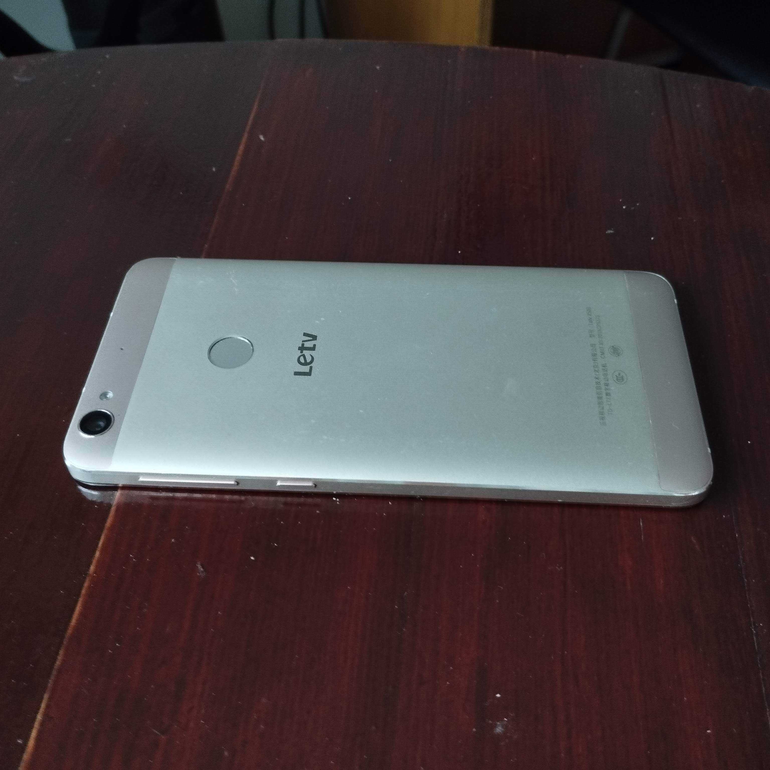 смартфон LeTV модел Le 1s