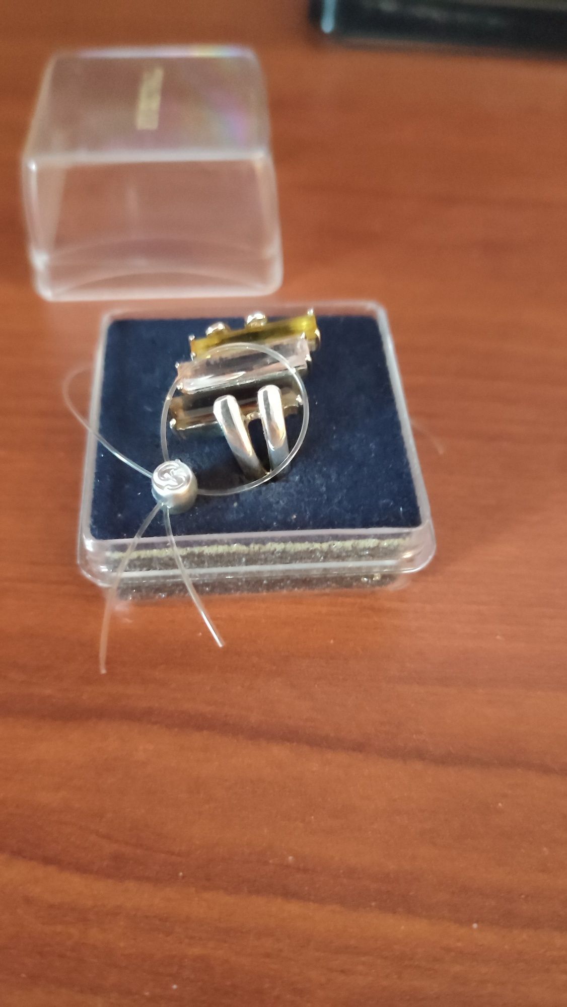 Кольцо с цирконами серебро