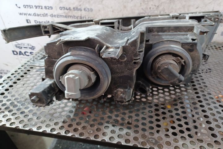 Far dreapta BMW Seria 3 E46 [1997 - 2003] Sedan 4-usi 316i MT (105 hp