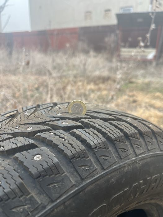 Шины зимние шипованные  б/у