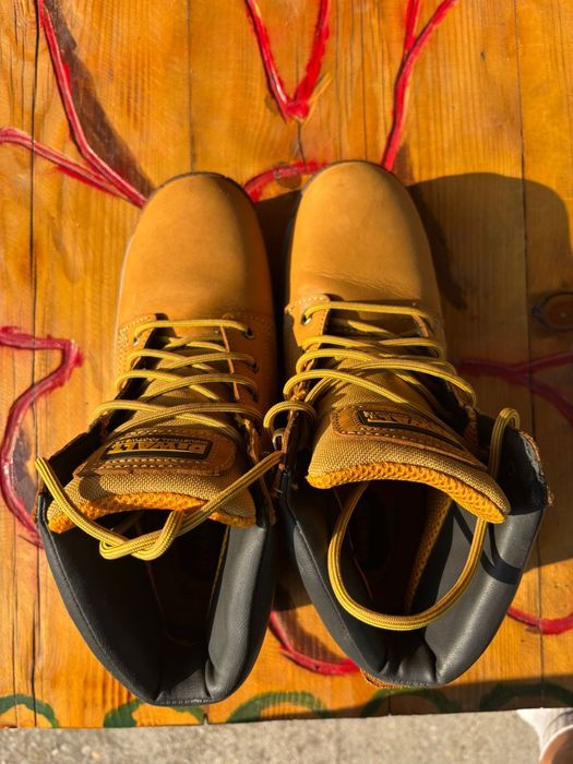 Vând bocanci profesionali DeWALT