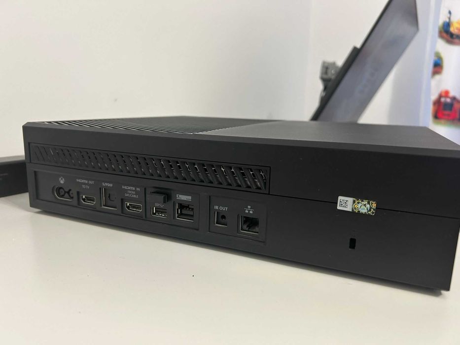 Consola Microsoft Xbox One 500GB, Negru + 3 controllere (2 + 1 Elite)