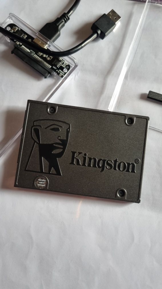 SSD 1 TB Kingston SATA III cu rack extern