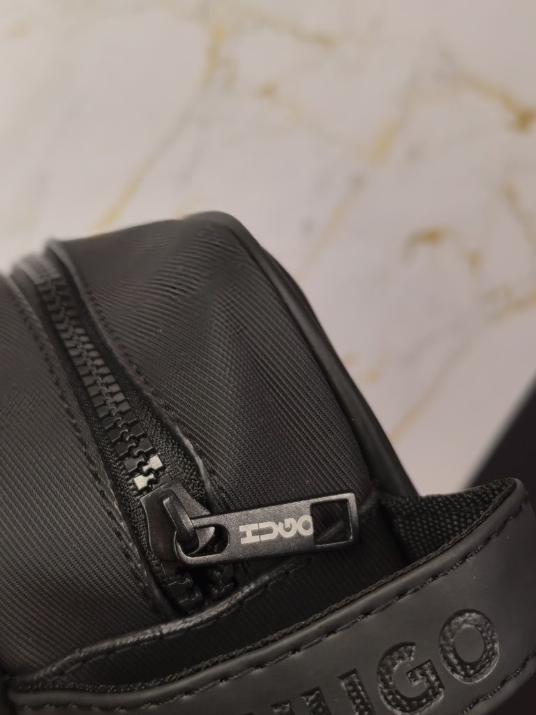 Hugo Boss чанта тип несесер