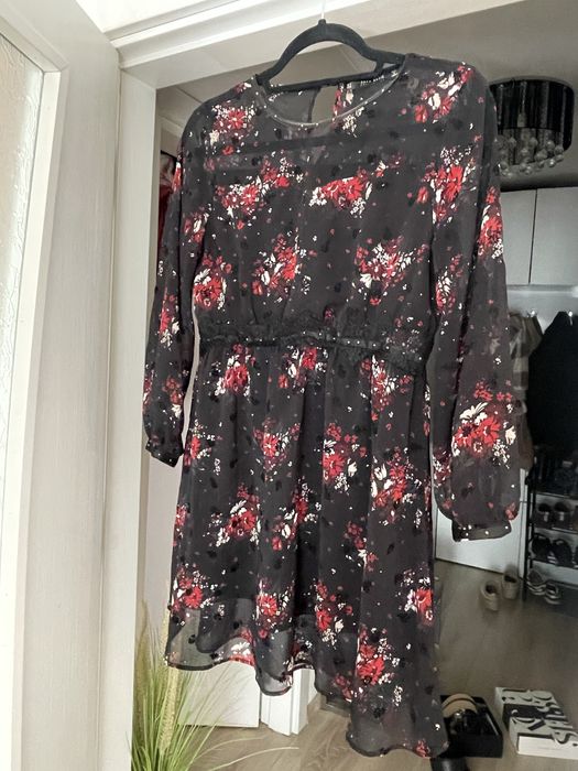 Черно с бордо цвета къса Рокля Зара размер С