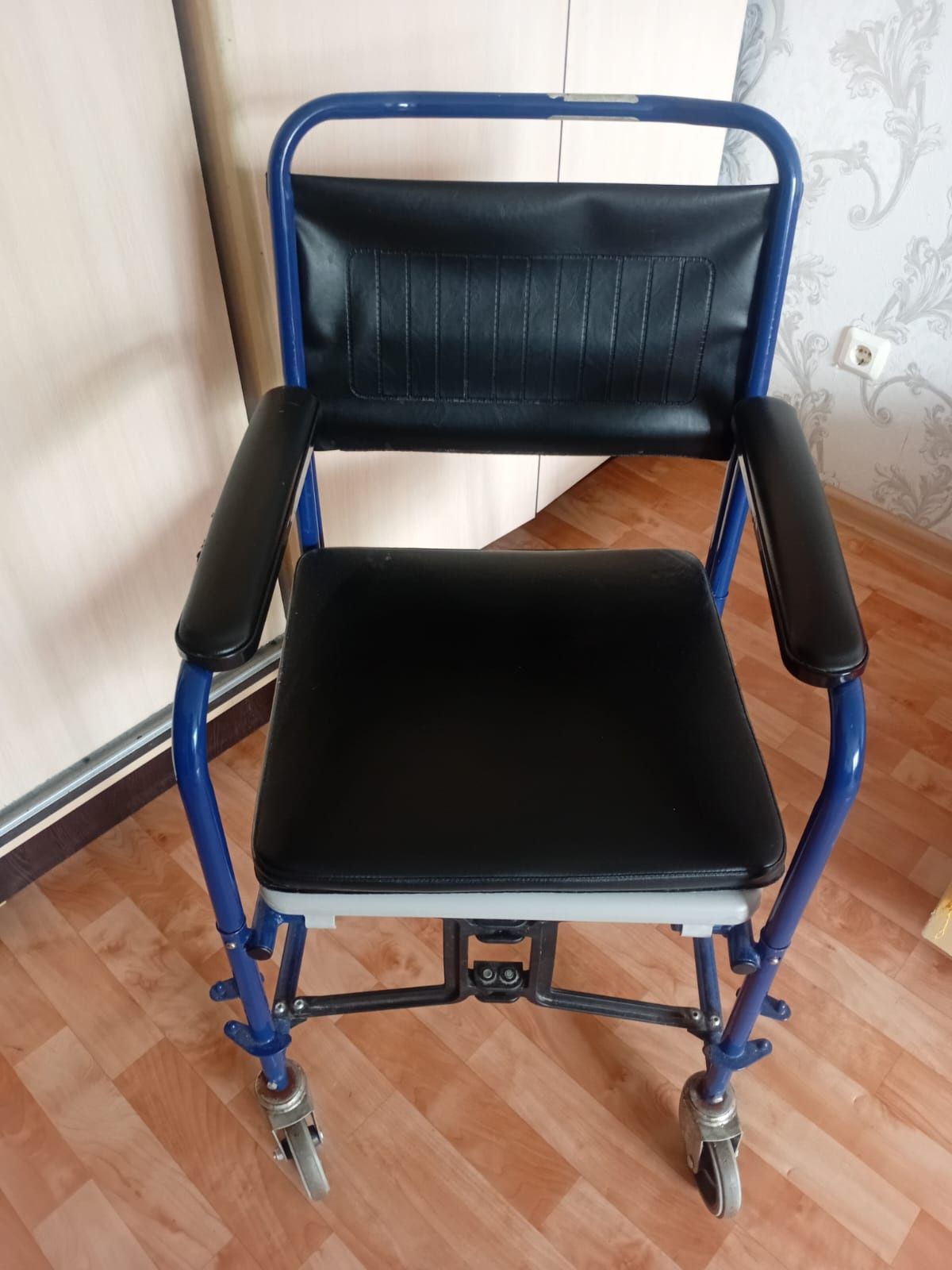Продам инвалидную коляску