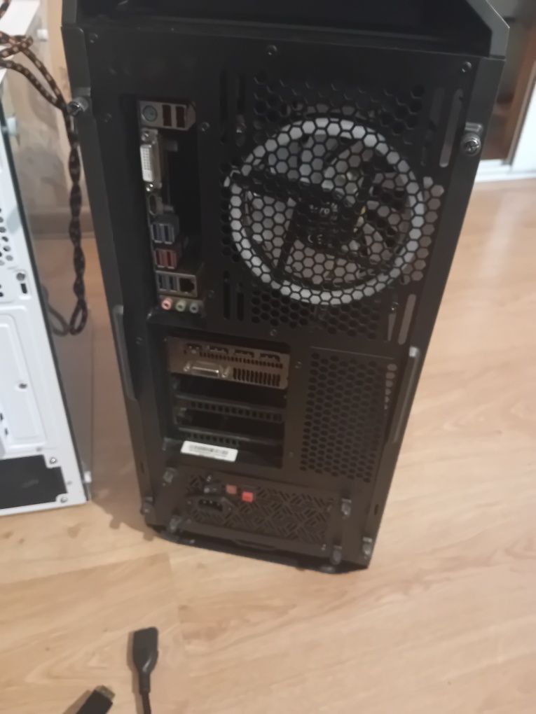 Геймърски компютър Red devil  Ryzen5  1600 8gb rx570 4gb