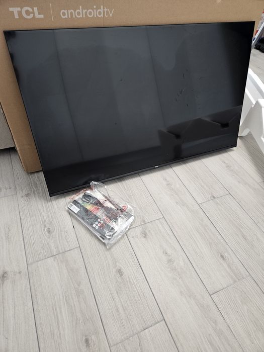 Televizor TCL QLED, 108 cm, Smart cutie