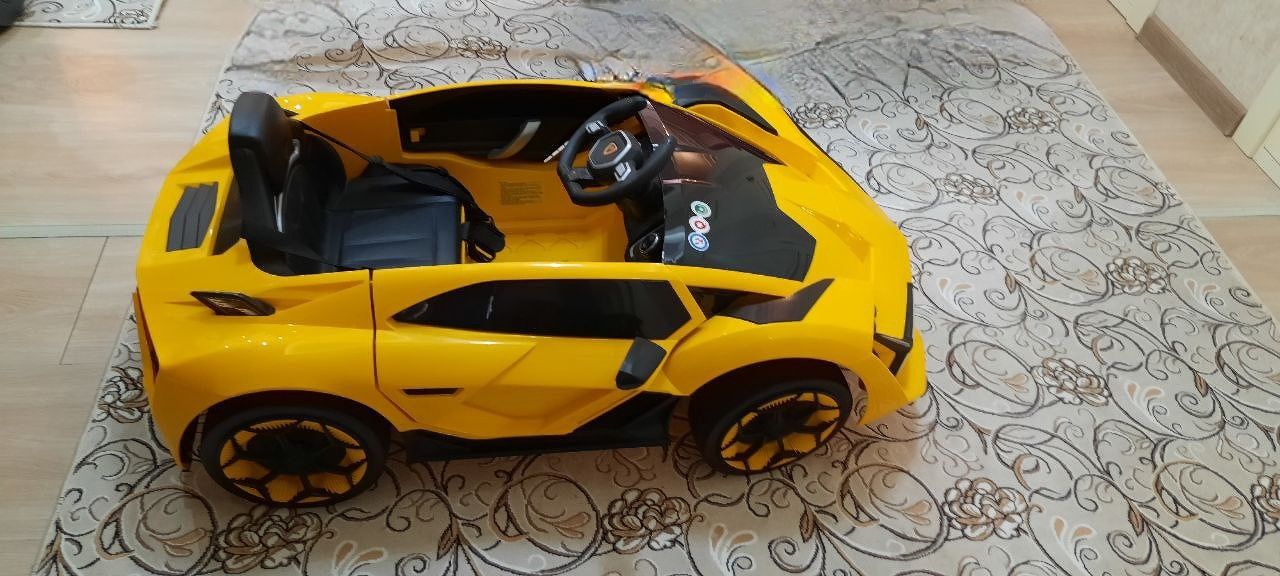 Продаеться детская электрическая машинка "Lamborghini  Bombi M 4530"