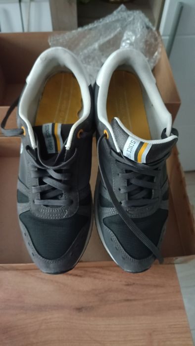 Adidași Polo 42 (26.5]