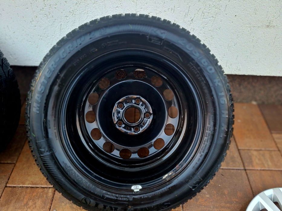 Jante otel cu cauciucuri de iarna si capace 5×112/205/60/16
