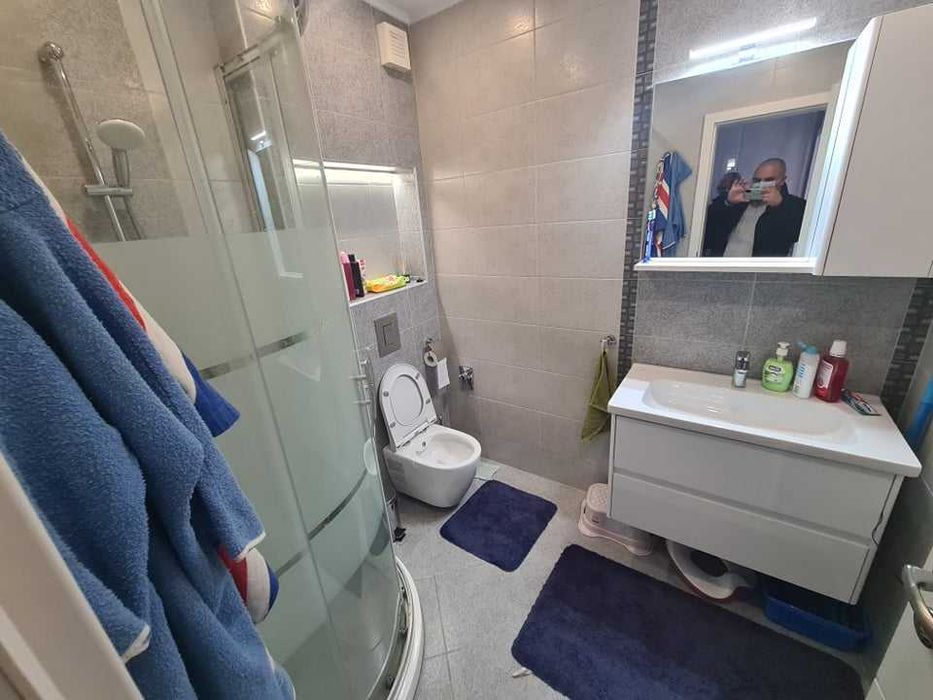 Дава се под наем Тристаен апартамент в Бургас, Възраждане - 100 кв.м за 306 € - Снимка #1