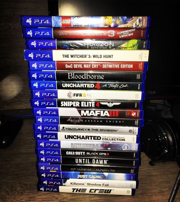 Vând jocuri PlayStation 4