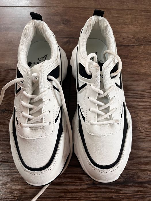 Дамски бели маратонки 39