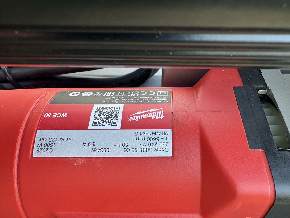 Masina de frezat caneluri