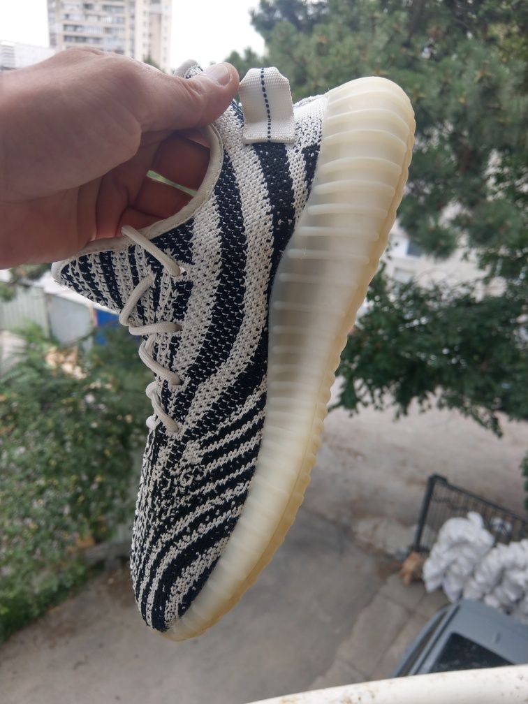 Adidas Yeezy Boost 350 Zebra. 42нм. 26,5см.