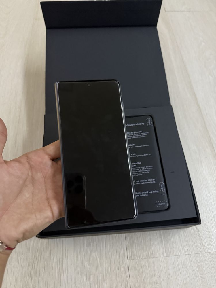 Honor magic V3 nou garantie 2 ani