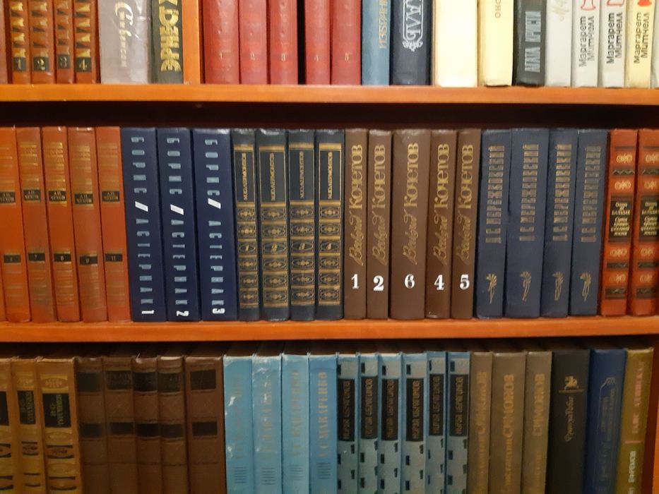 Продам книги томники.