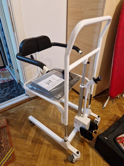 Vand scaun electric multifunctional pentru persoane cu dezabilitati