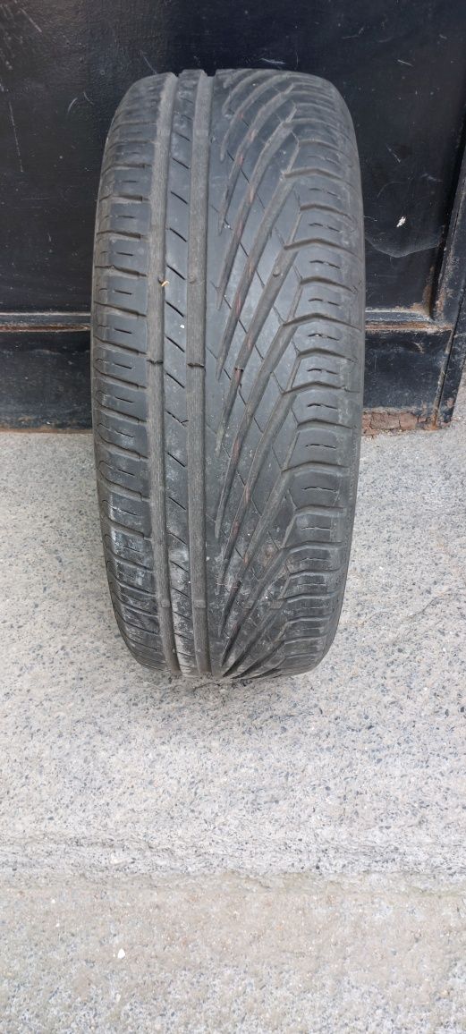 Продавам 4 бр. летни гуми Uniroyal rainsport 3. 205/55/16