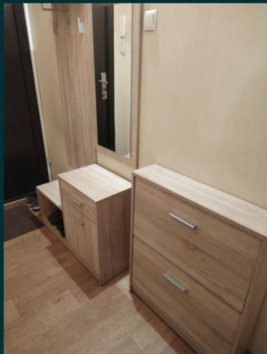 Хорошая качественная прихожая.