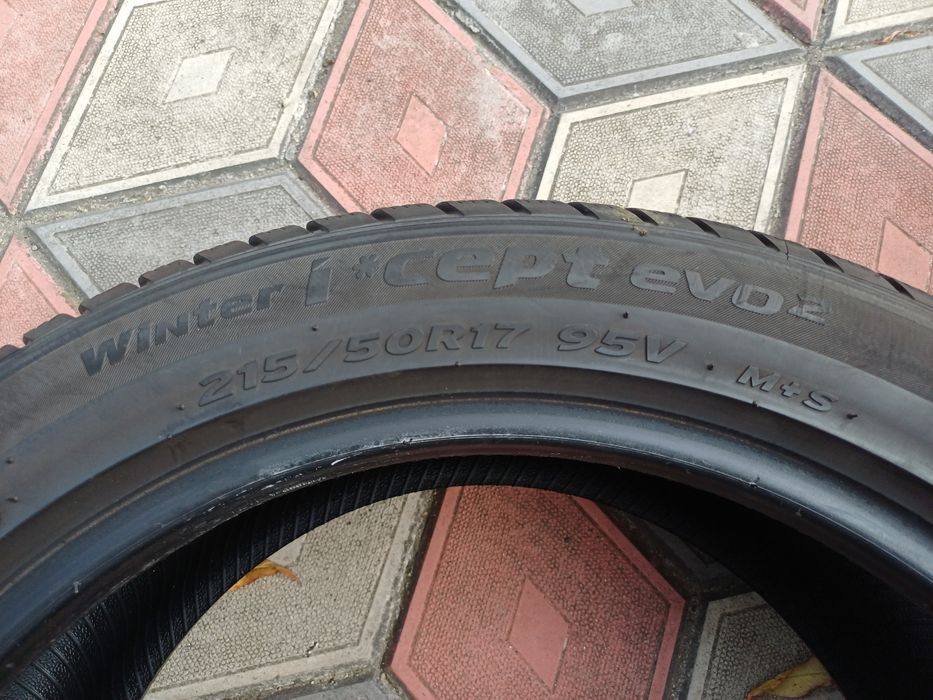 Vand 2 anvelope de iarna 215 50 r17 HANKOOK foarte bune