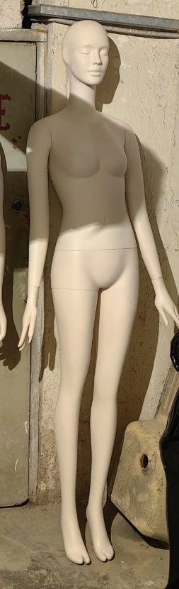 Vand manechini copii si adulti