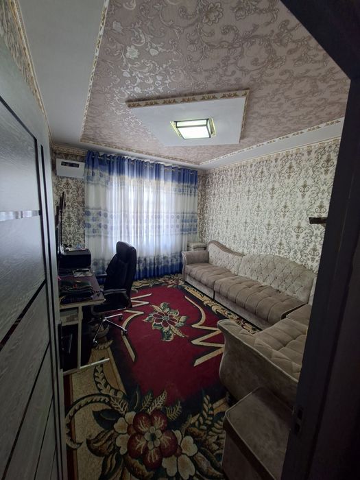 Прадается 3 комнатная квартира 5 этаж балкон есть ремонт зделона евро