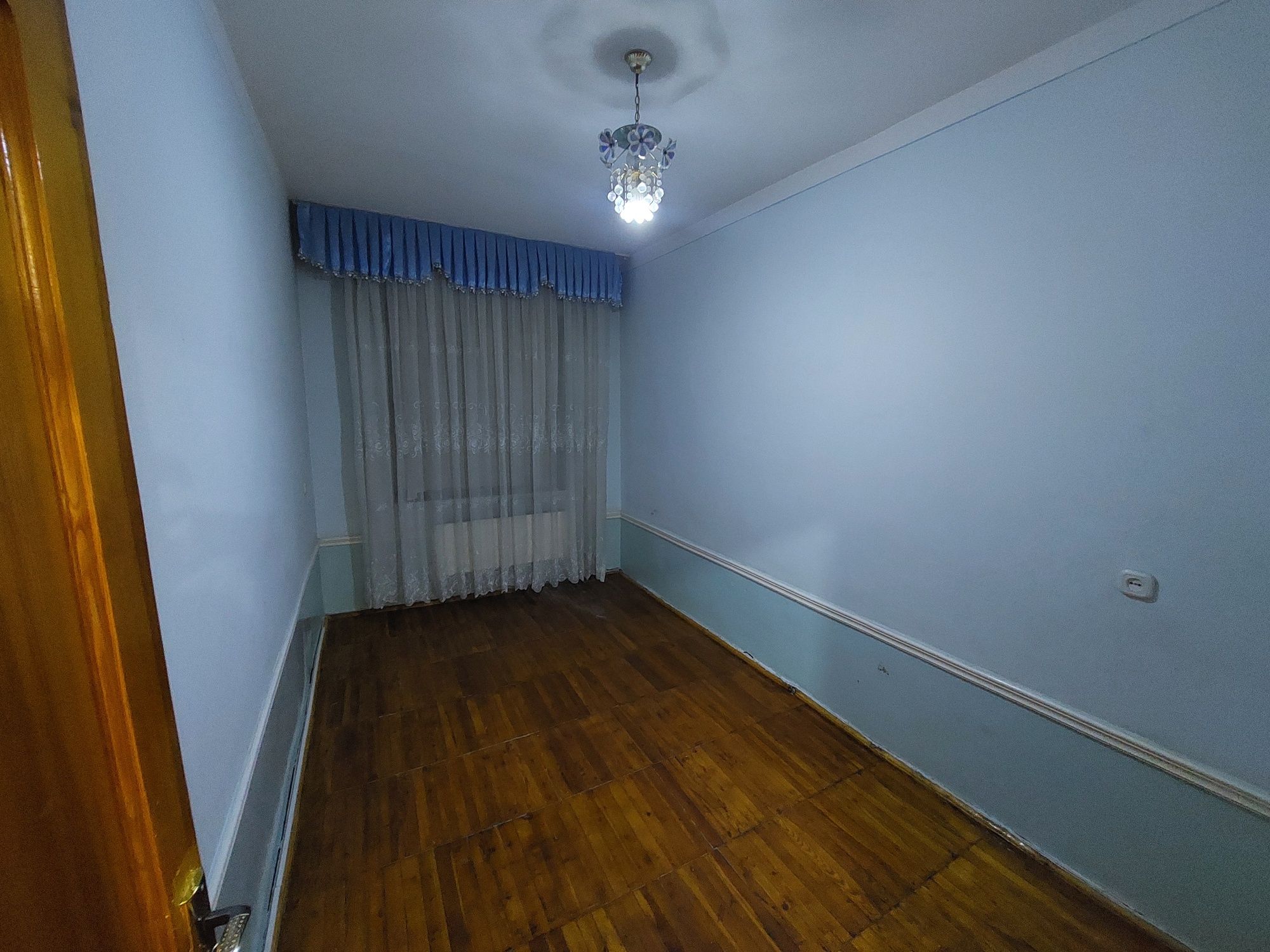 Продается квартира 4/1/4 в центре Кибрая.