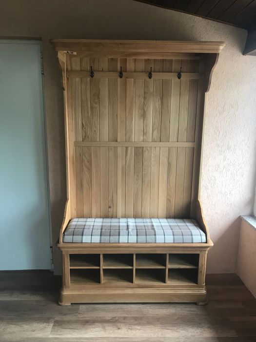 Cuier din lemn masiv