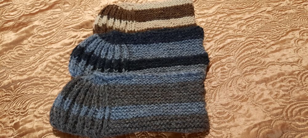 За топли крачета ръчно плетено  вълнени чорапи