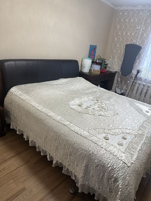 Продам спальный гарнитур