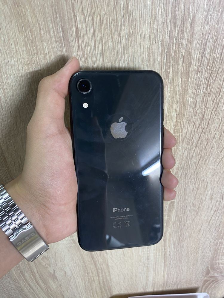 iPhone XR 128GB.