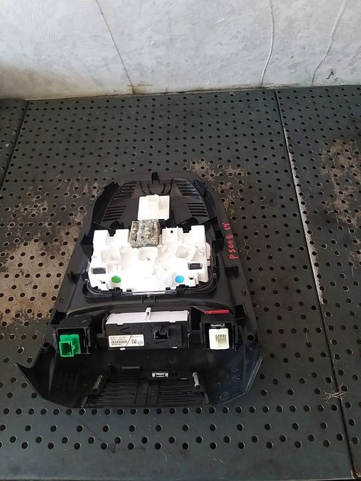 Plafoniera lampa plafon fata peugeot 5008 2 9814584177 9814584277 9814583977 9814584077