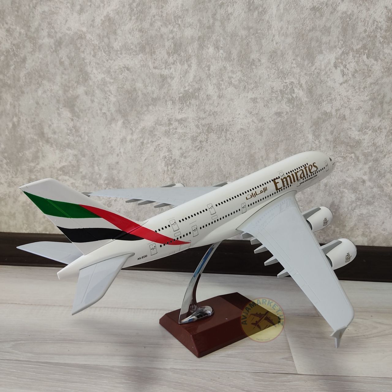 Самолёт модель: (Airbus-A380-Emirates) новинка!!!