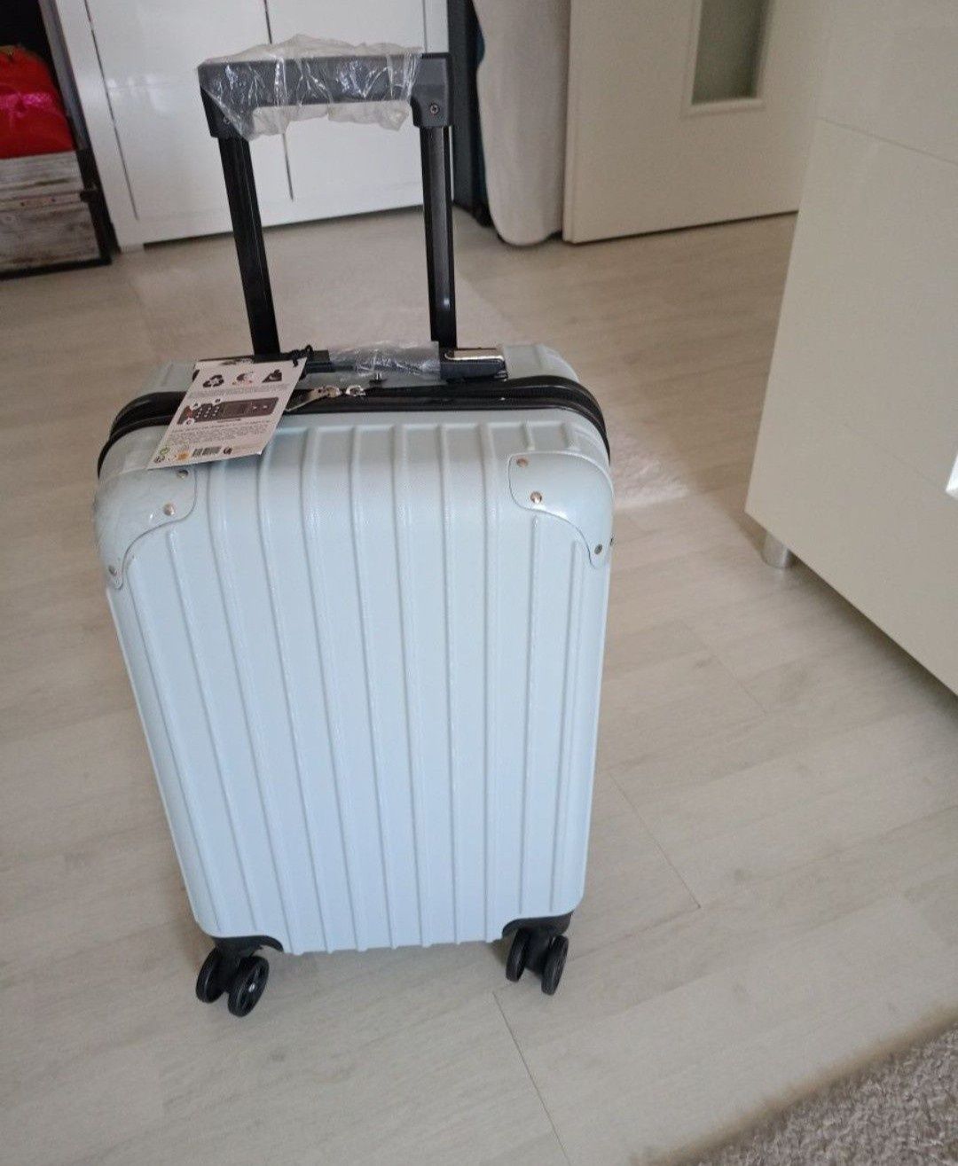 Vând troler 55 cm, nou produs de calitate superioara.