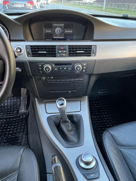 Vand bmw E90 2008 manual inmatriculat sau schimb cu Passat B7