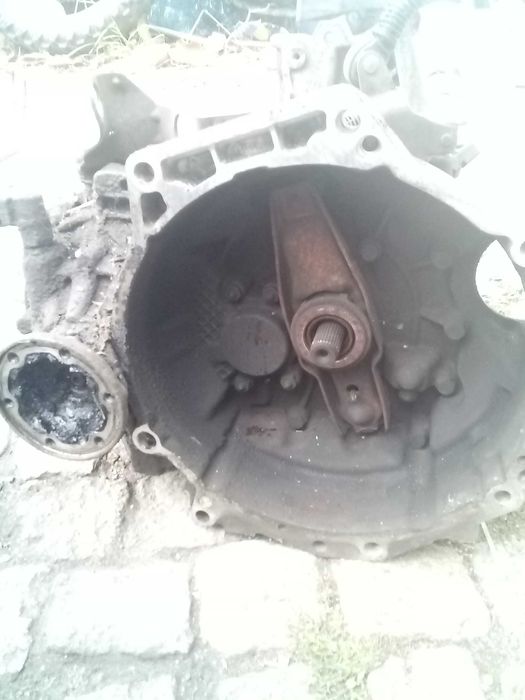 Скорости  Фолксваген Кади 3 20  109кс бензин метан 2012г -940 лева