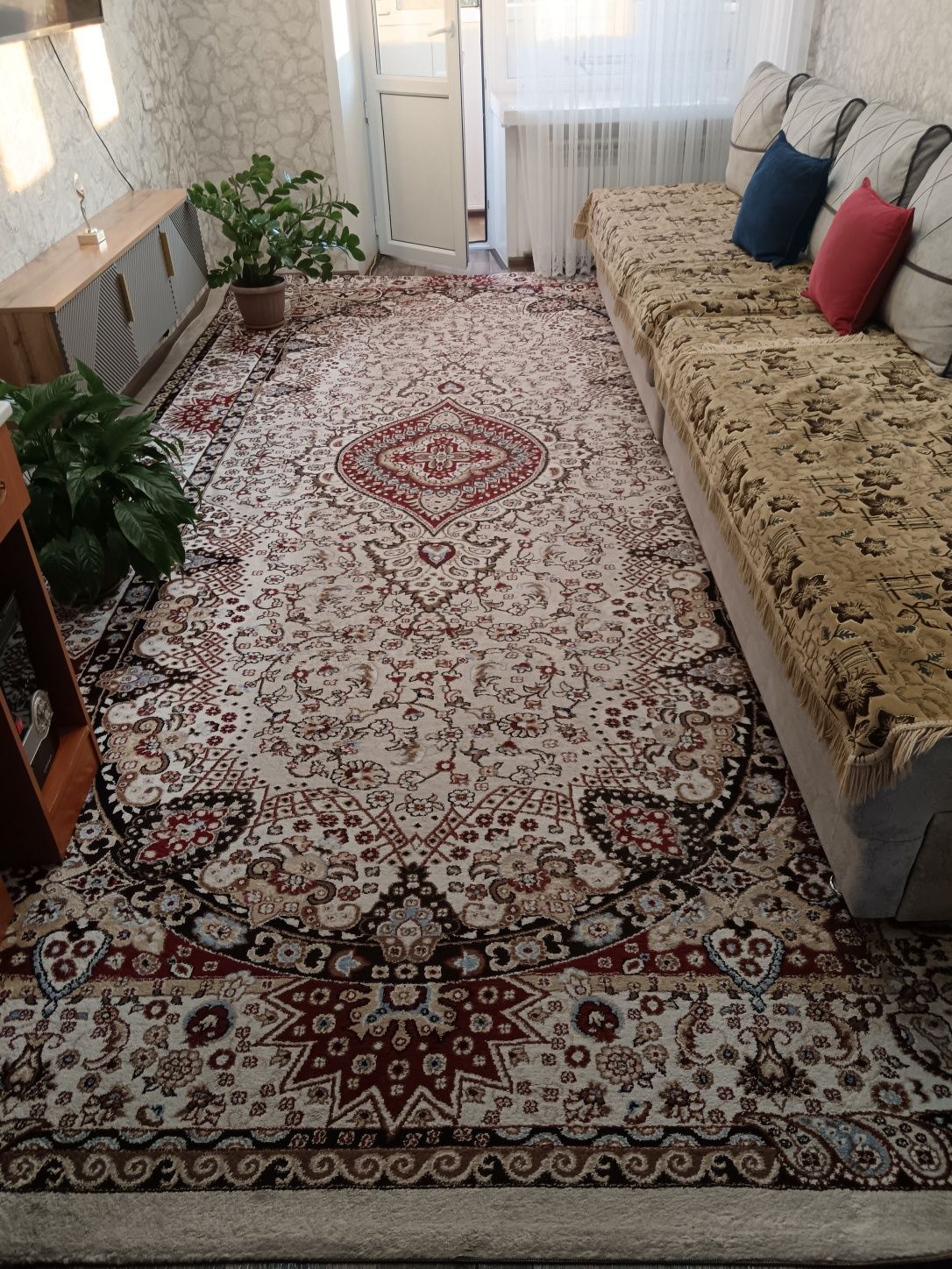 Ковёр продам в хорошем состоянии