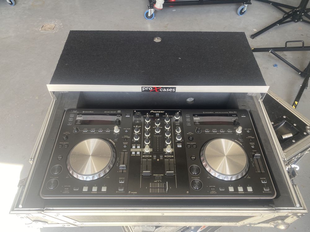 Vand consola dj pioneer XDJ R1