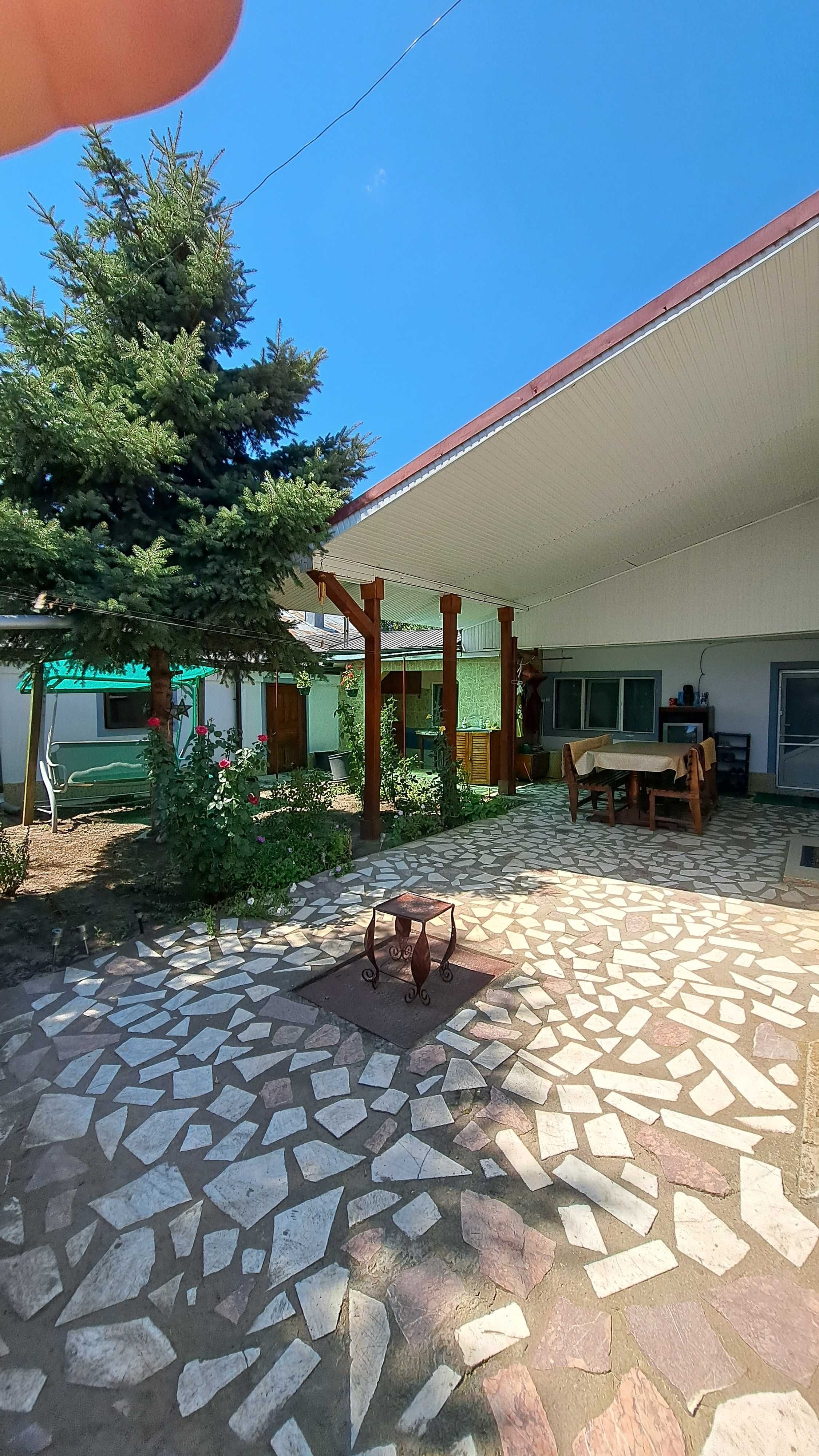Casa de vanzare, 4 camere, parter & mansarda