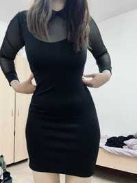 Платье черное.